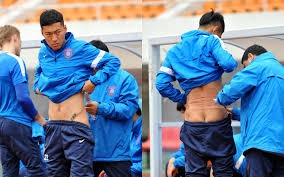 卖光主力却逼近欧冠区，英超黑马浮出水面！小球会操作，维拉服了